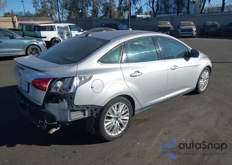 2016 Ford Focus Titanium из США, поврежденный, VIN 1FADP3J26GL395699